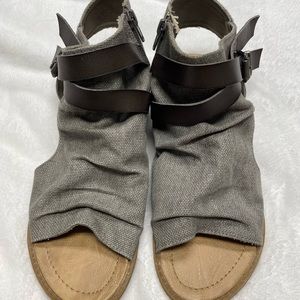 Blowfish bootie sandal in taupe/tan.